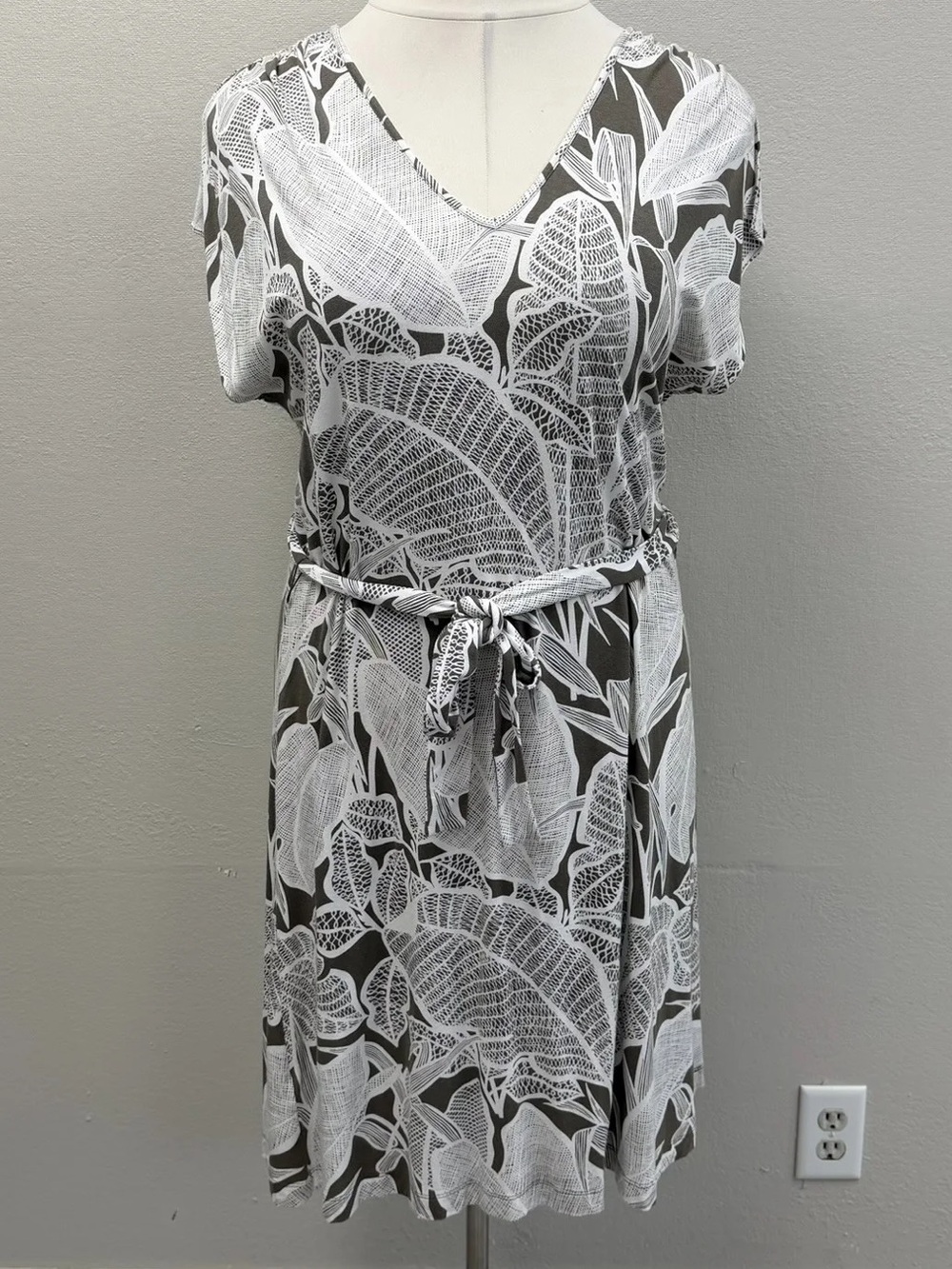 Tommy Bahama Brown & White Leaf Print Short-Sleeve Knit Midi Dress - Size XL
